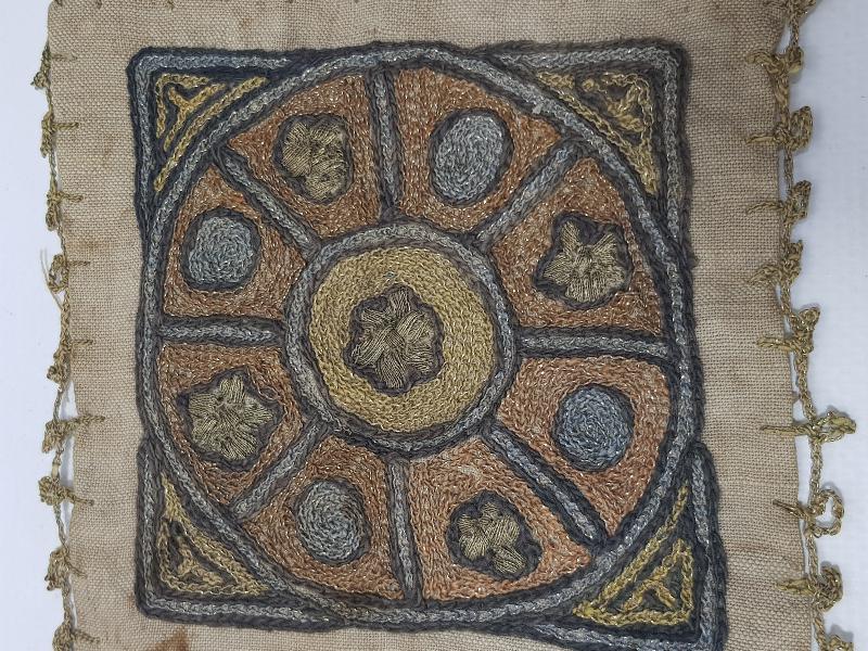 OSMANLI DÖNEMİ SUZANİ İŞÇİLİKLİ TABAK ALTLIĞI