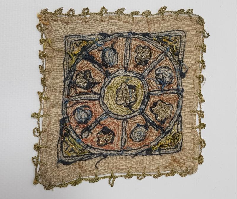 OSMANLI DÖNEMİ SUZANİ İŞÇİLİKLİ TABAK ALTLIĞI