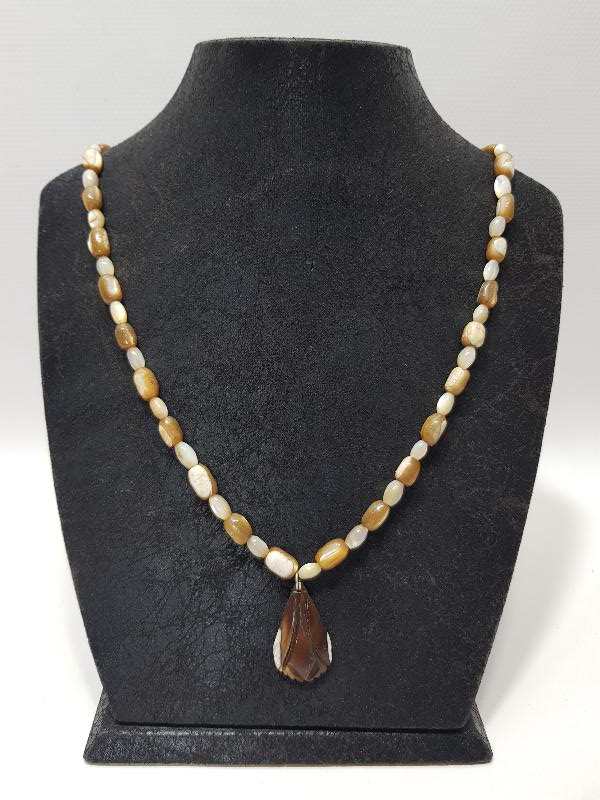 ANTİKA KAHVERENGİ BEYAZ SEDEF KOLYE