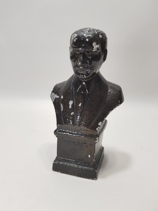 ATATÜRK BÜSTÜ FORMLU MASA ÜSTÜ OBJESİ 