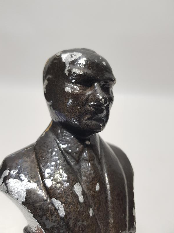 ATATÜRK BÜSTÜ FORMLU MASA ÜSTÜ OBJESİ 