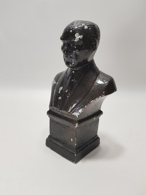 ATATÜRK BÜSTÜ FORMLU MASA ÜSTÜ OBJESİ 