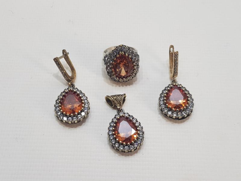 DOĞAL TAŞLARLA SÜSLÜ GÜMÜŞ TAKI SETİ