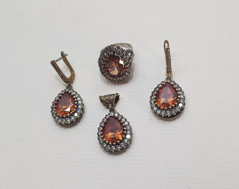 DOĞAL TAŞLARLA SÜSLÜ GÜMÜŞ TAKI SETİ