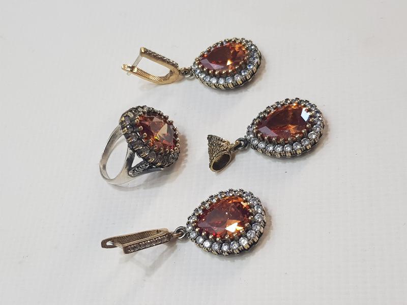 DOĞAL TAŞLARLA SÜSLÜ GÜMÜŞ TAKI SETİ