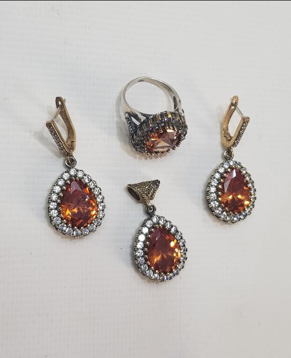 DOĞAL TAŞLARLA SÜSLÜ GÜMÜŞ TAKI SETİ