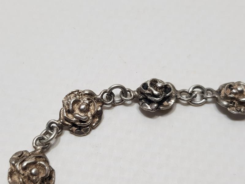 GÜL DESENLERİYLE SÜSLÜ ANTİKA GÜMÜŞ BİLEKLİK