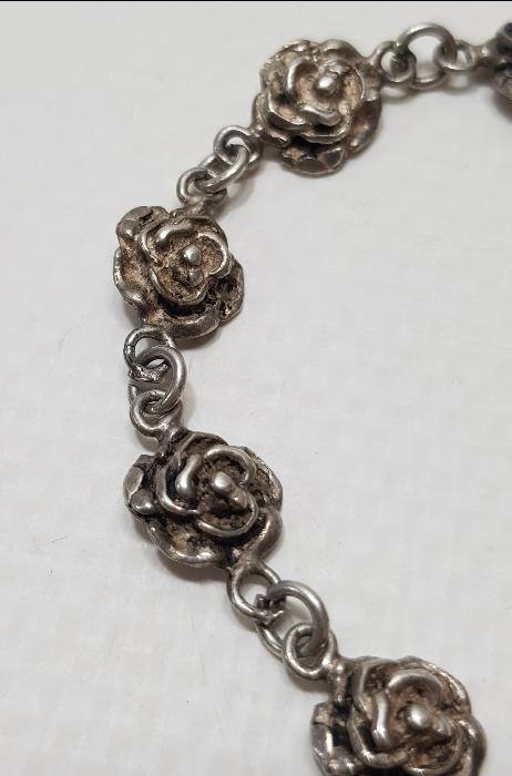 GÜL DESENLERİYLE SÜSLÜ ANTİKA GÜMÜŞ BİLEKLİK