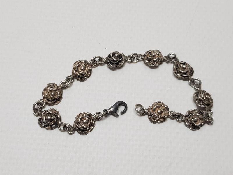 GÜL DESENLERİYLE SÜSLÜ ANTİKA GÜMÜŞ BİLEKLİK