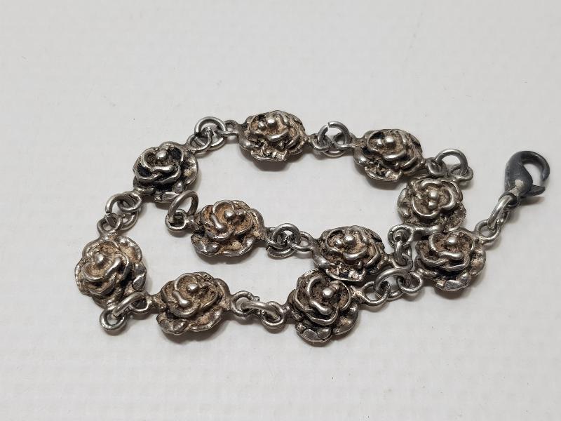 GÜL DESENLERİYLE SÜSLÜ ANTİKA GÜMÜŞ BİLEKLİK