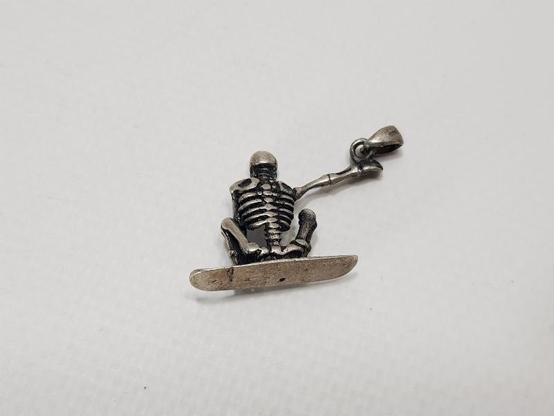 İSKELET FORMLU GÜMÜŞ KOLYE UCU