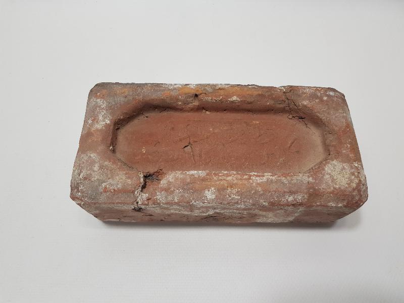 OSMANLI DÖNEMİ OSMANLICA YAZILI VE AY YILDIZLI TUĞLA