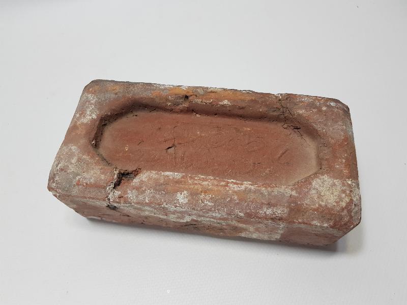 OSMANLI DÖNEMİ OSMANLICA YAZILI VE AY YILDIZLI TUĞLA