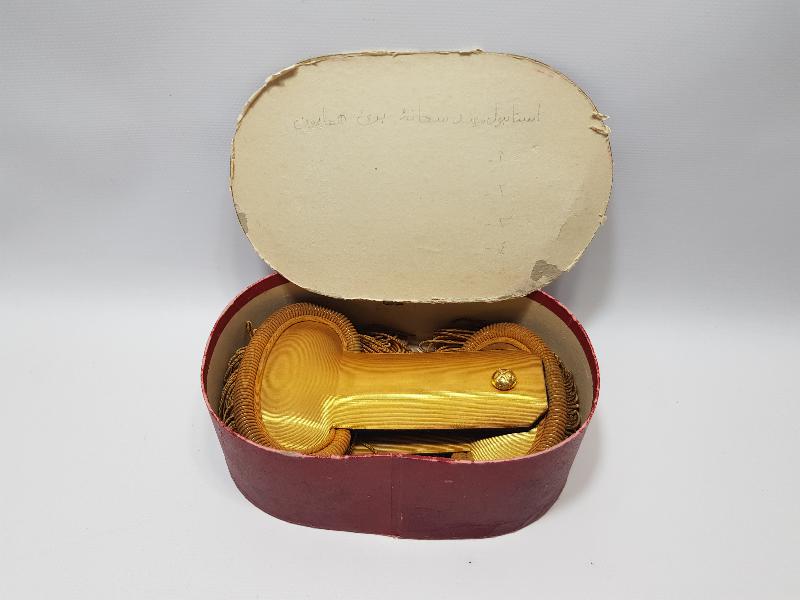 OSMANLICA YAZILI ORJİNAL KUTUSUNDA TOPÇU PAŞA APOLETİ