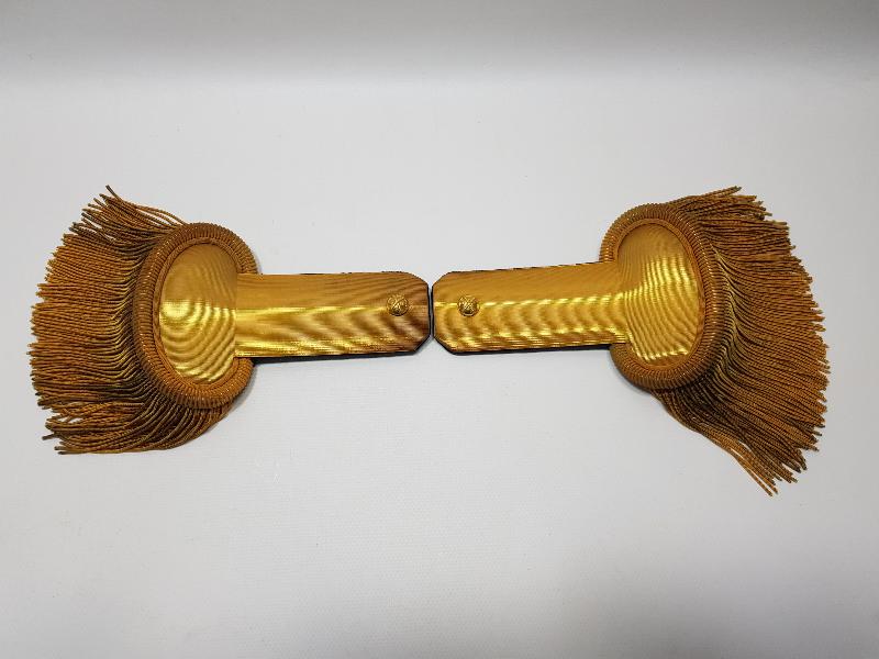 OSMANLICA YAZILI ORJİNAL KUTUSUNDA TOPÇU PAŞA APOLETİ