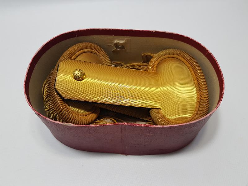 OSMANLICA YAZILI ORJİNAL KUTUSUNDA TOPÇU PAŞA APOLETİ