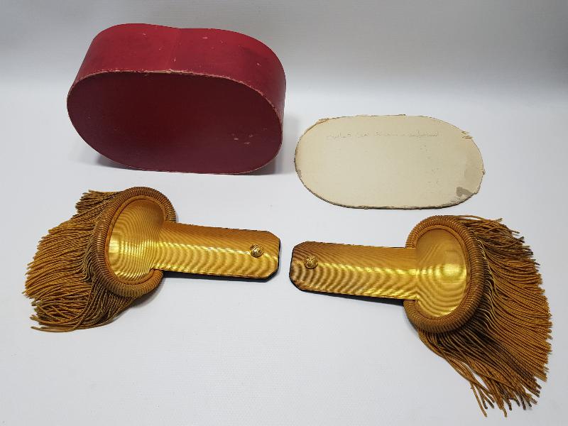 OSMANLICA YAZILI ORJİNAL KUTUSUNDA TOPÇU PAŞA APOLETİ