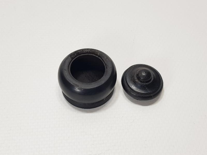 PELESENK AĞACINDAN YAPILMIŞ ENFİYE KUTUSU