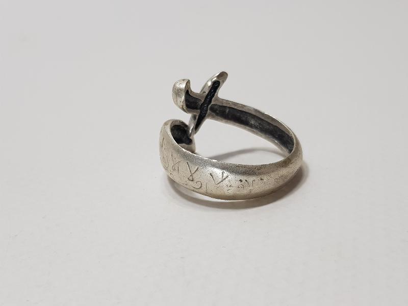 ÜZERİ YAZILI ZÜLFİKAR KILICI FORMLU YÜZÜK