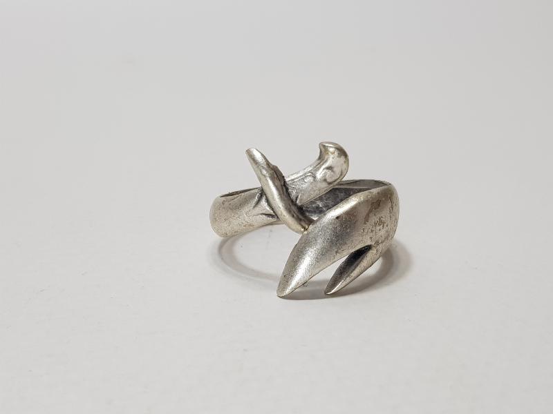 ÜZERİ YAZILI ZÜLFİKAR KILICI FORMLU YÜZÜK