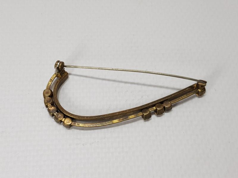 ÜZERİ ZİRKON TAŞLARLA SÜSLÜ ANTİKA BROŞ