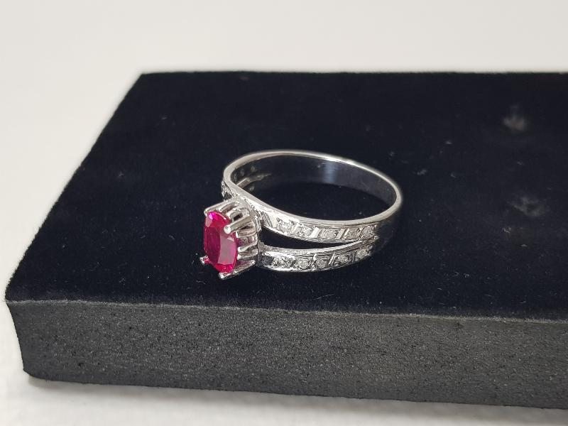 YAKUT TAŞLI PIRLANTA YÜZÜK