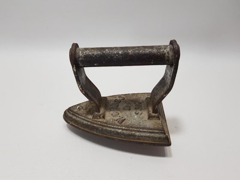 FARKLI FORMDA ÇOK NADİR ANTİKA ÜTÜ