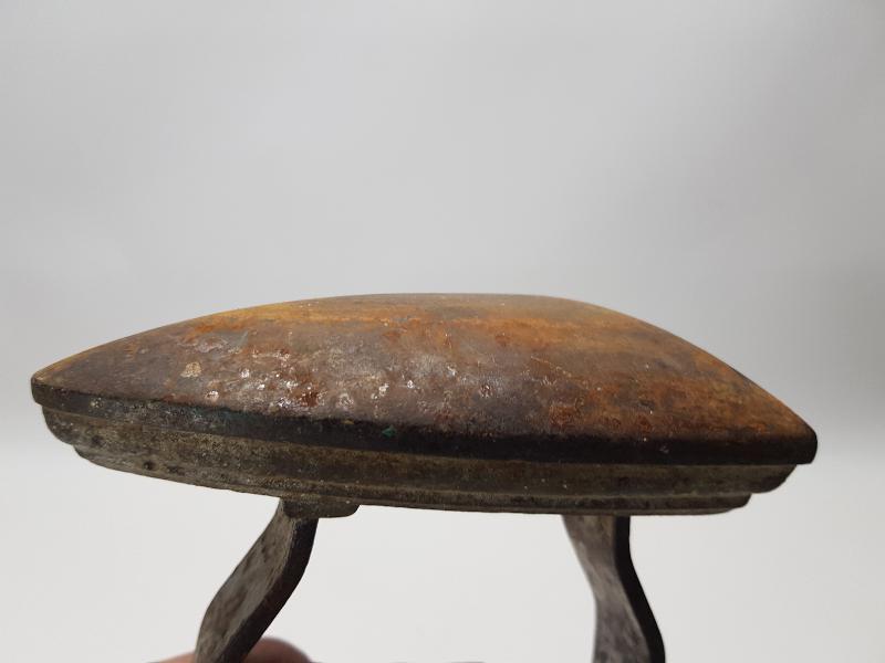 FARKLI FORMDA ÇOK NADİR ANTİKA ÜTÜ