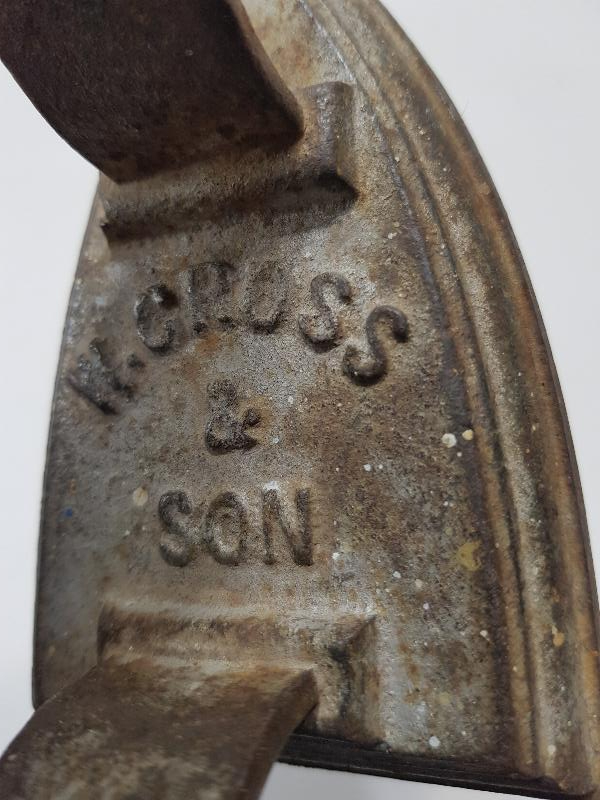 FARKLI FORMDA ÇOK NADİR ANTİKA ÜTÜ