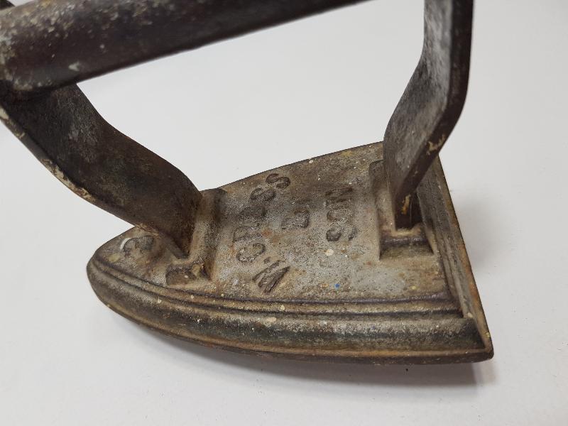 FARKLI FORMDA ÇOK NADİR ANTİKA ÜTÜ