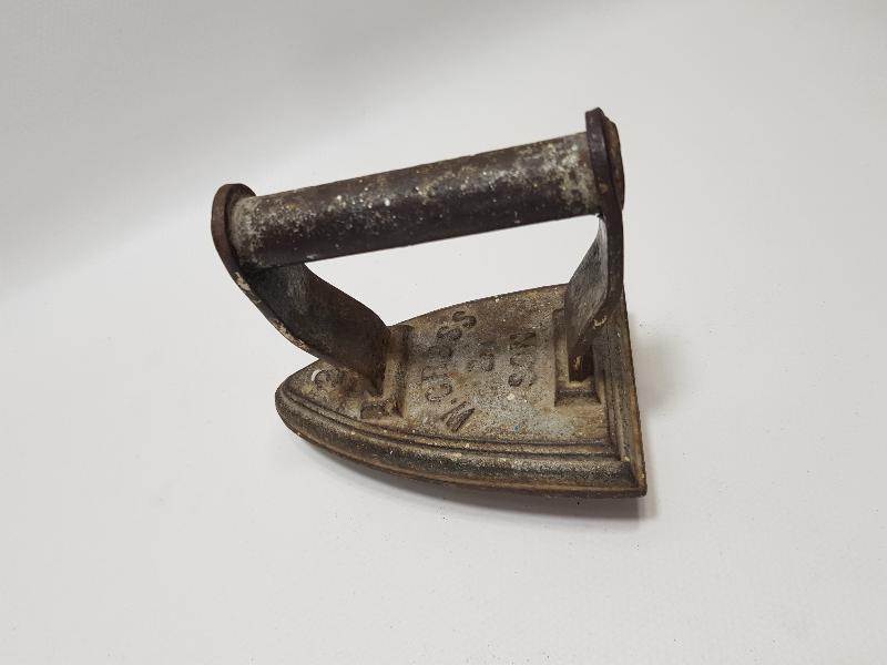 FARKLI FORMDA ÇOK NADİR ANTİKA ÜTÜ