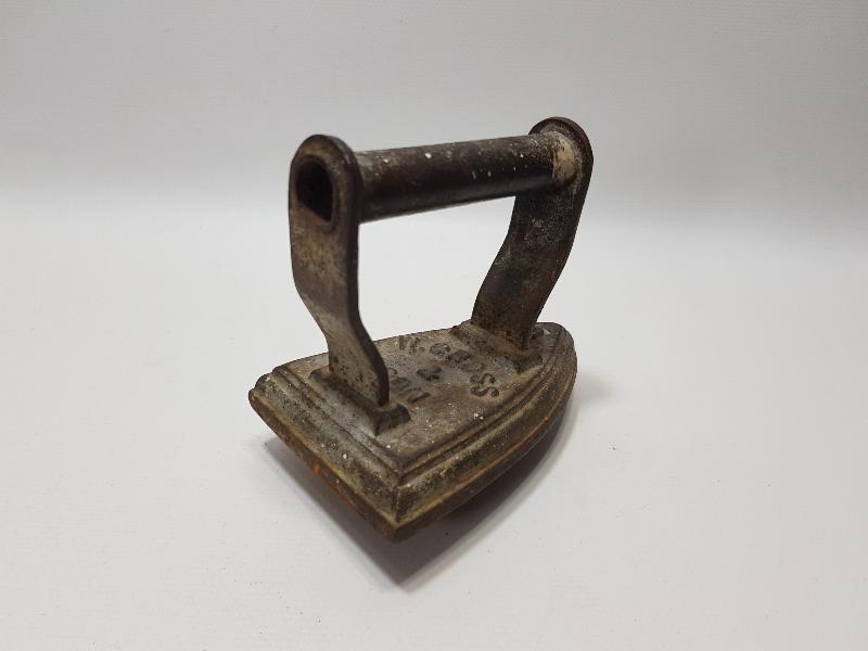 FARKLI FORMDA ÇOK NADİR ANTİKA ÜTÜ