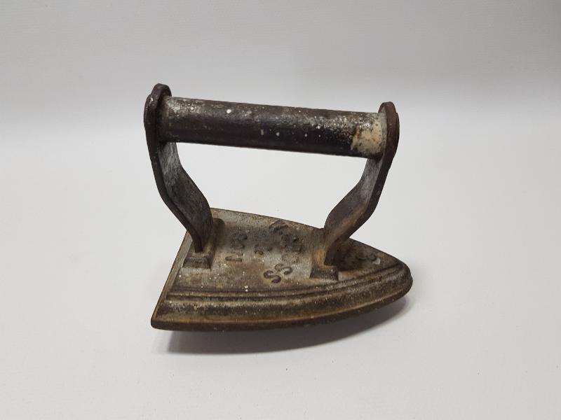 FARKLI FORMDA ÇOK NADİR ANTİKA ÜTÜ