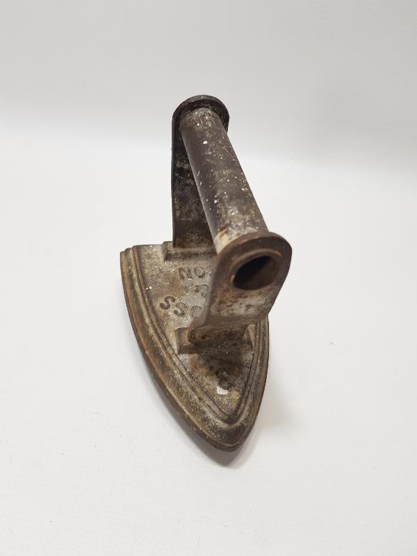 FARKLI FORMDA ÇOK NADİR ANTİKA ÜTÜ