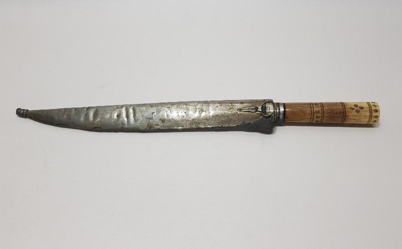 OSMANLI DÖNEMİ MEŞRUTİYET SLOGANLARI YAZILI VE BAYRAKLARLA SÜSLÜ MORS DİŞİ SAPLI ÇOK NADİR KAMA