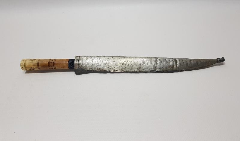 OSMANLI DÖNEMİ MEŞRUTİYET SLOGANLARI YAZILI VE BAYRAKLARLA SÜSLÜ MORS DİŞİ SAPLI ÇOK NADİR KAMA