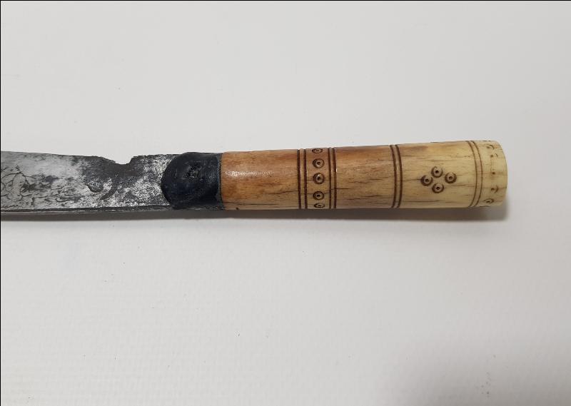 OSMANLI DÖNEMİ MEŞRUTİYET SLOGANLARI YAZILI VE BAYRAKLARLA SÜSLÜ MORS DİŞİ SAPLI ÇOK NADİR KAMA