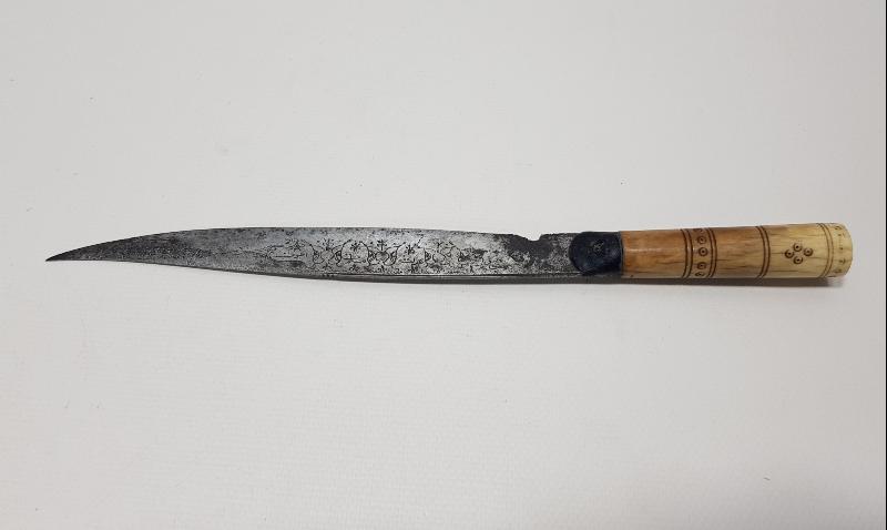 OSMANLI DÖNEMİ MEŞRUTİYET SLOGANLARI YAZILI VE BAYRAKLARLA SÜSLÜ MORS DİŞİ SAPLI ÇOK NADİR KAMA