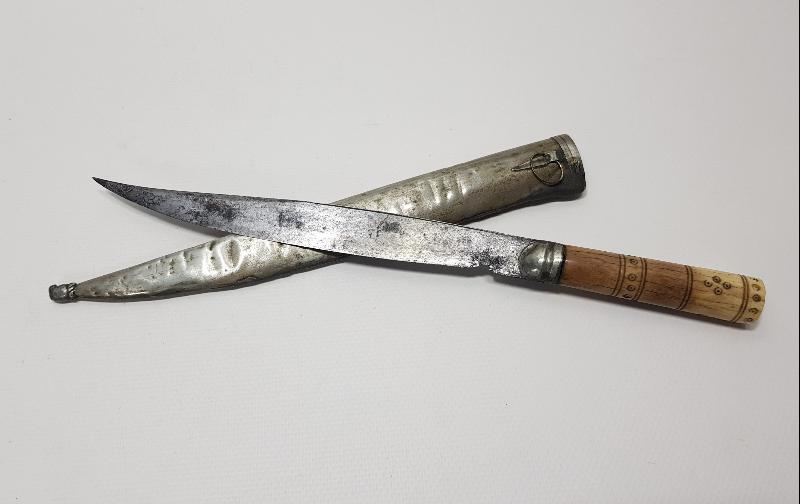 OSMANLI DÖNEMİ MEŞRUTİYET SLOGANLARI YAZILI VE BAYRAKLARLA SÜSLÜ MORS DİŞİ SAPLI ÇOK NADİR KAMA