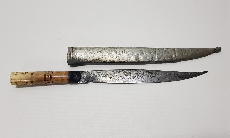 OSMANLI DÖNEMİ MEŞRUTİYET SLOGANLARI YAZILI VE BAYRAKLARLA SÜSLÜ MORS DİŞİ SAPLI ÇOK NADİR KAMA