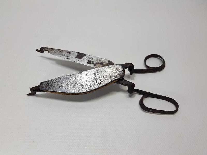 OSMANLICA YAZILI VE TARİHLİ HALI MAKASI