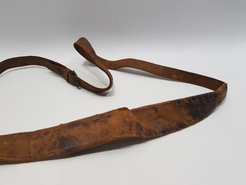 1. DÜNYA SAVAŞI DÖNEMİ NADİR FORMDA DERİ KEMERLİ BARUTLUK