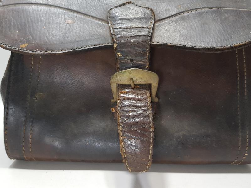 İÇİNDE İLAÇLARIYLA BİRLİKTE ANTİKA VETERİNER ÇANTASI 