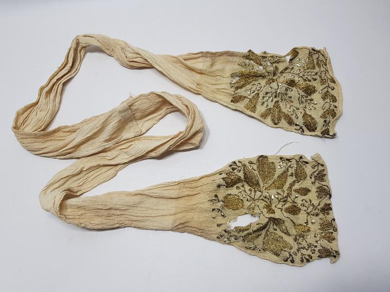 OSMANLI DÖNEMİ ALTIN SIRMA İŞLEMELİ UÇKUR