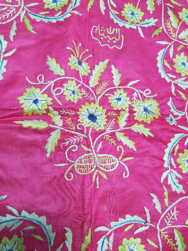 OSMANLI DÖNEMİ ÇİÇEK İŞLEMELİ MAŞALLAH YAZILI İPEK ÖRTÜ