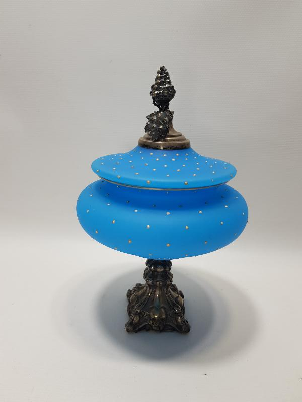 OSMANLI DÖNEMİ GÜMÜŞ AYAKLI VE APLİKLİ MAVİ OPAL BONBONİYER