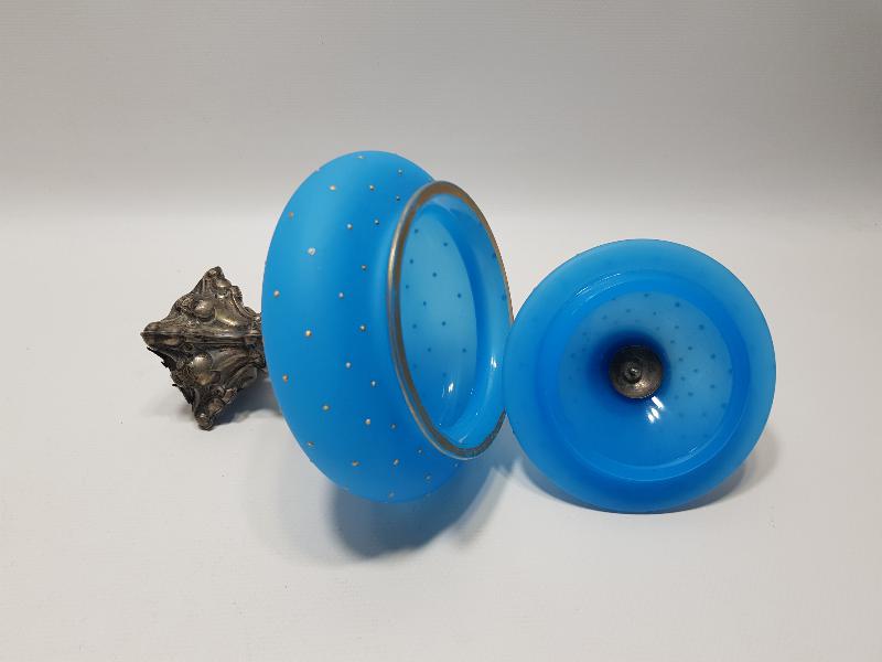 OSMANLI DÖNEMİ GÜMÜŞ AYAKLI VE APLİKLİ MAVİ OPAL BONBONİYER