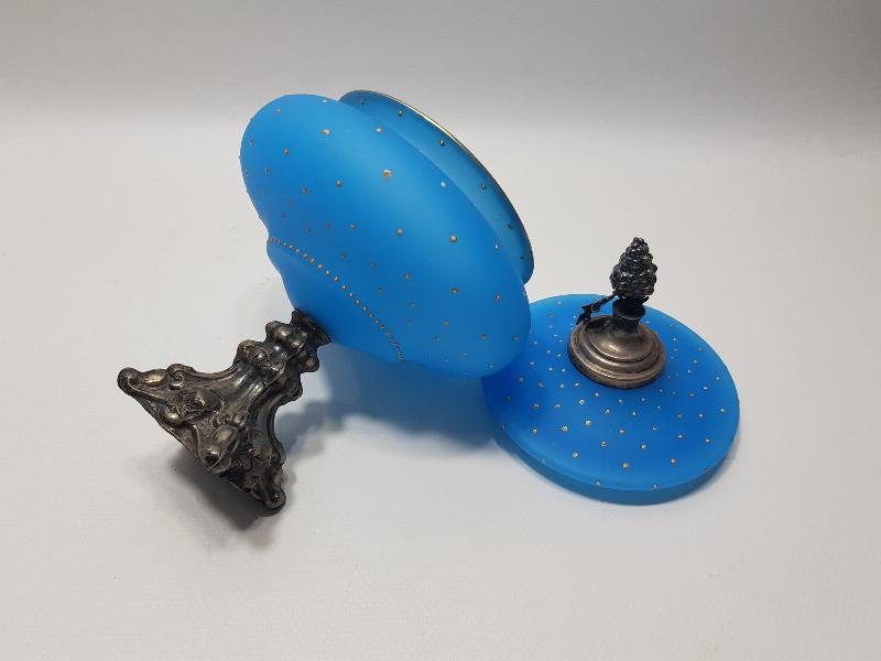 OSMANLI DÖNEMİ GÜMÜŞ AYAKLI VE APLİKLİ MAVİ OPAL BONBONİYER