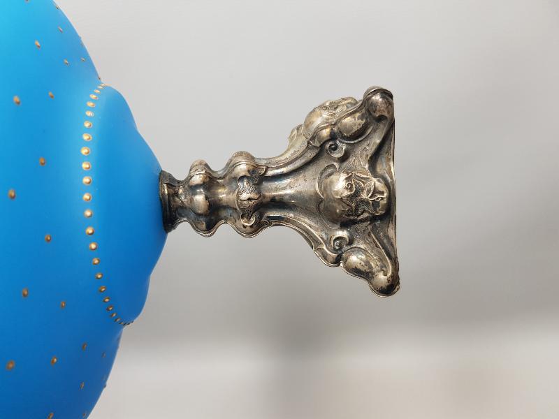 OSMANLI DÖNEMİ GÜMÜŞ AYAKLI VE APLİKLİ MAVİ OPAL BONBONİYER