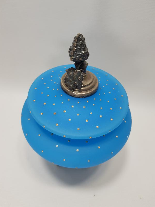 OSMANLI DÖNEMİ GÜMÜŞ AYAKLI VE APLİKLİ MAVİ OPAL BONBONİYER